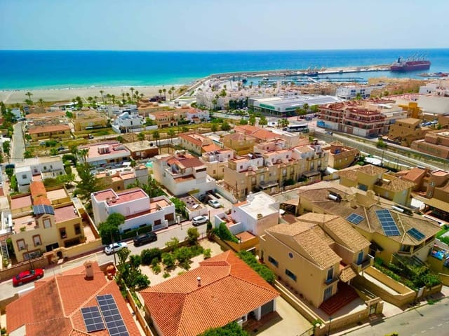 3 bedroom Villa for sale in Garrucha with garage - € 245,000 (Ref: 10067827)