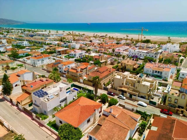 3 bedroom Villa for sale in Garrucha with garage - € 245,000 (Ref: 10067827)