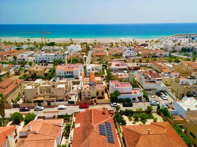 3 bedroom Villa for sale in Garrucha with garage - € 245,000 (Ref: 10067827)