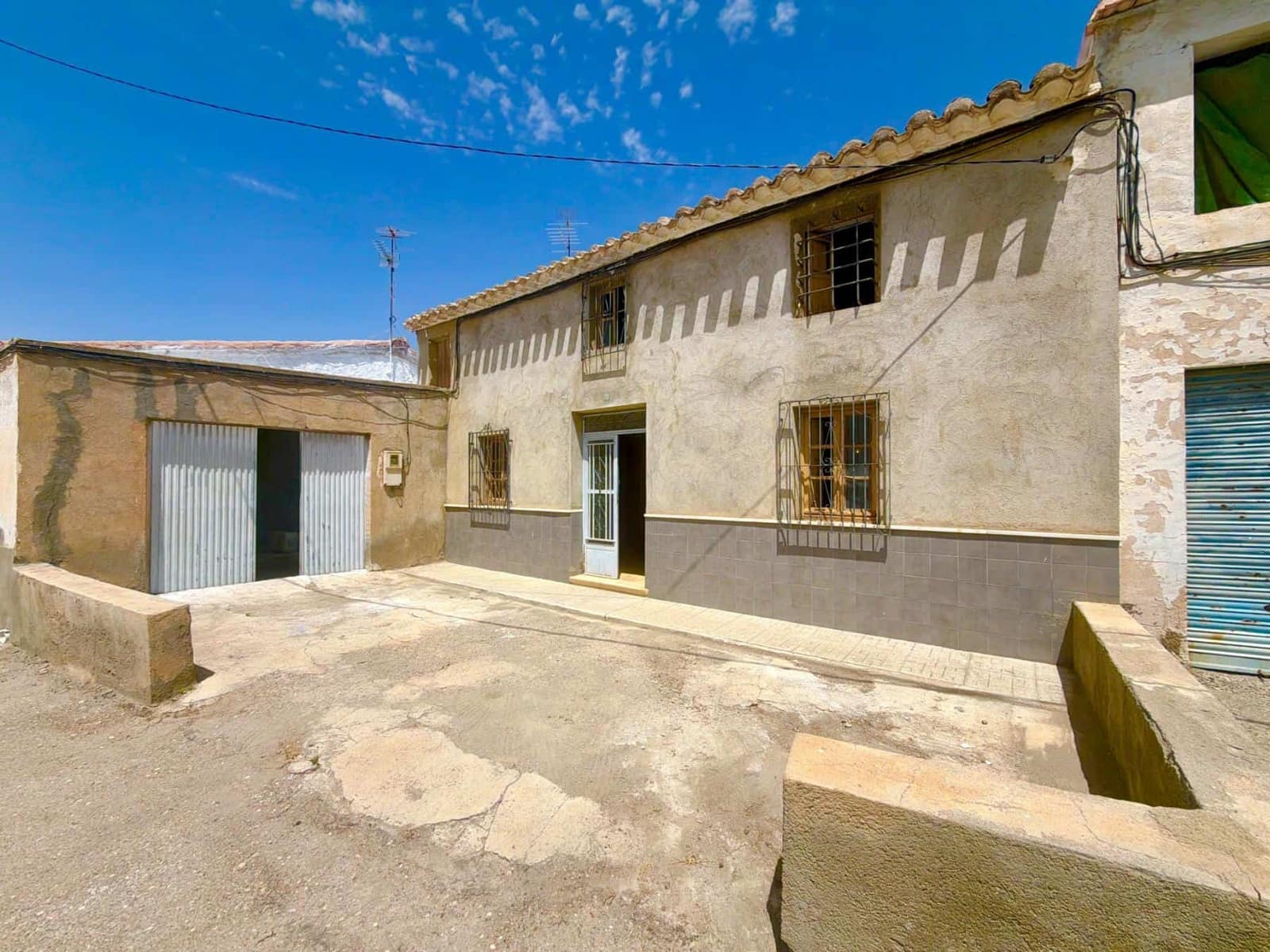 4 slaapkamer Villa te koop in Huercal-Overa met garage - € 69.950 (Ref: 10089578)