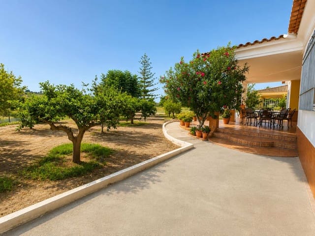 4 slaapkamer Villa te koop in Cuevas del Almanzora met garage - € 250.000 (Ref: 10098311)