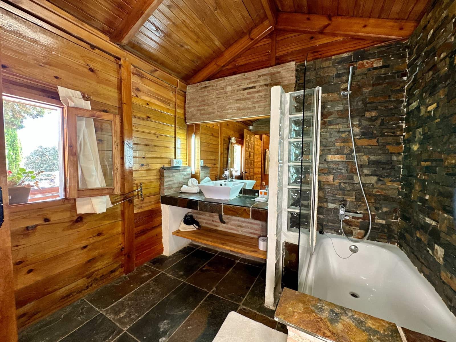 5 soveværelse Erhverv til salg i Granada by med swimmingpool garage - € 550.000 (Ref: 7573124)