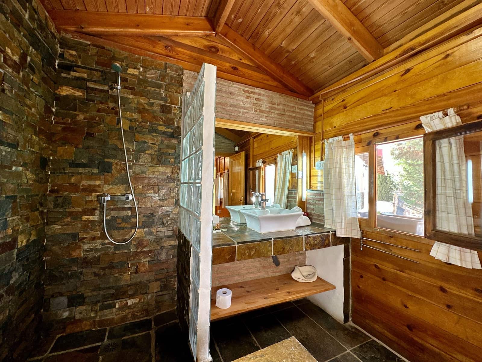 5 soveværelse Erhverv til salg i Granada by med swimmingpool garage - € 550.000 (Ref: 7573124)