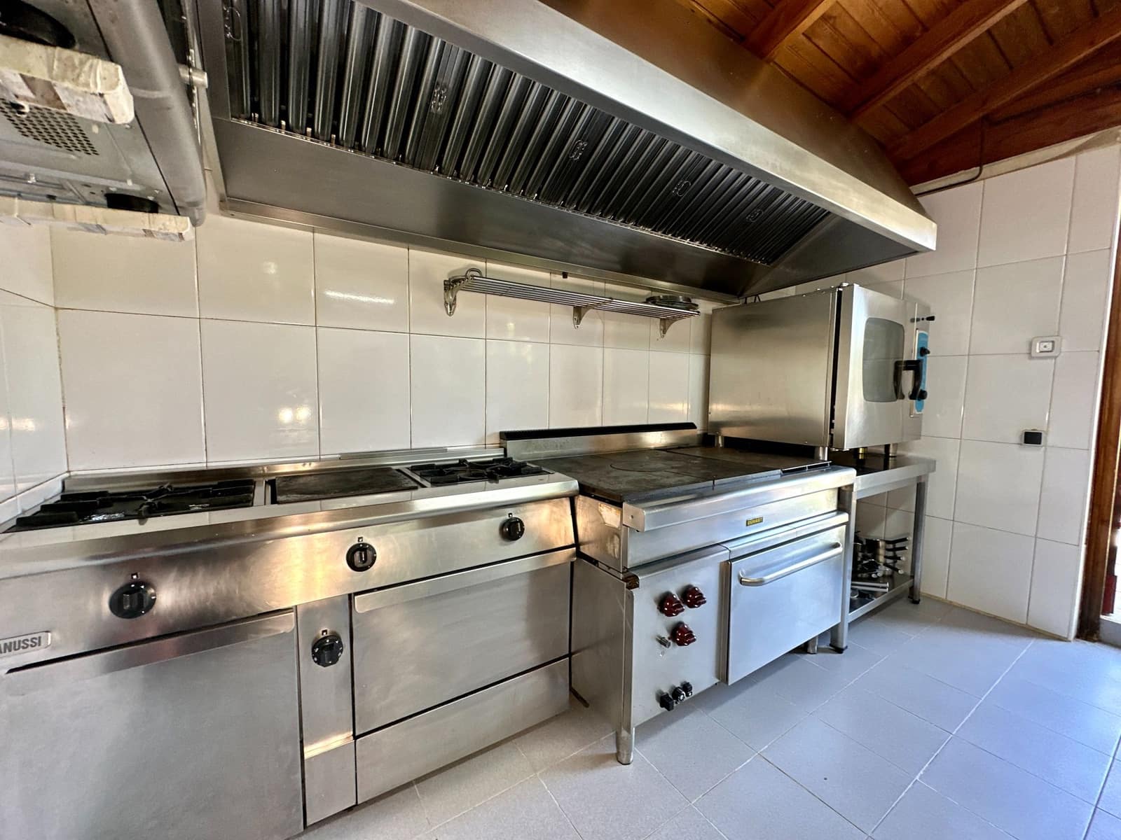 5 soveværelse Erhverv til salg i Granada by med swimmingpool garage - € 550.000 (Ref: 7573124)