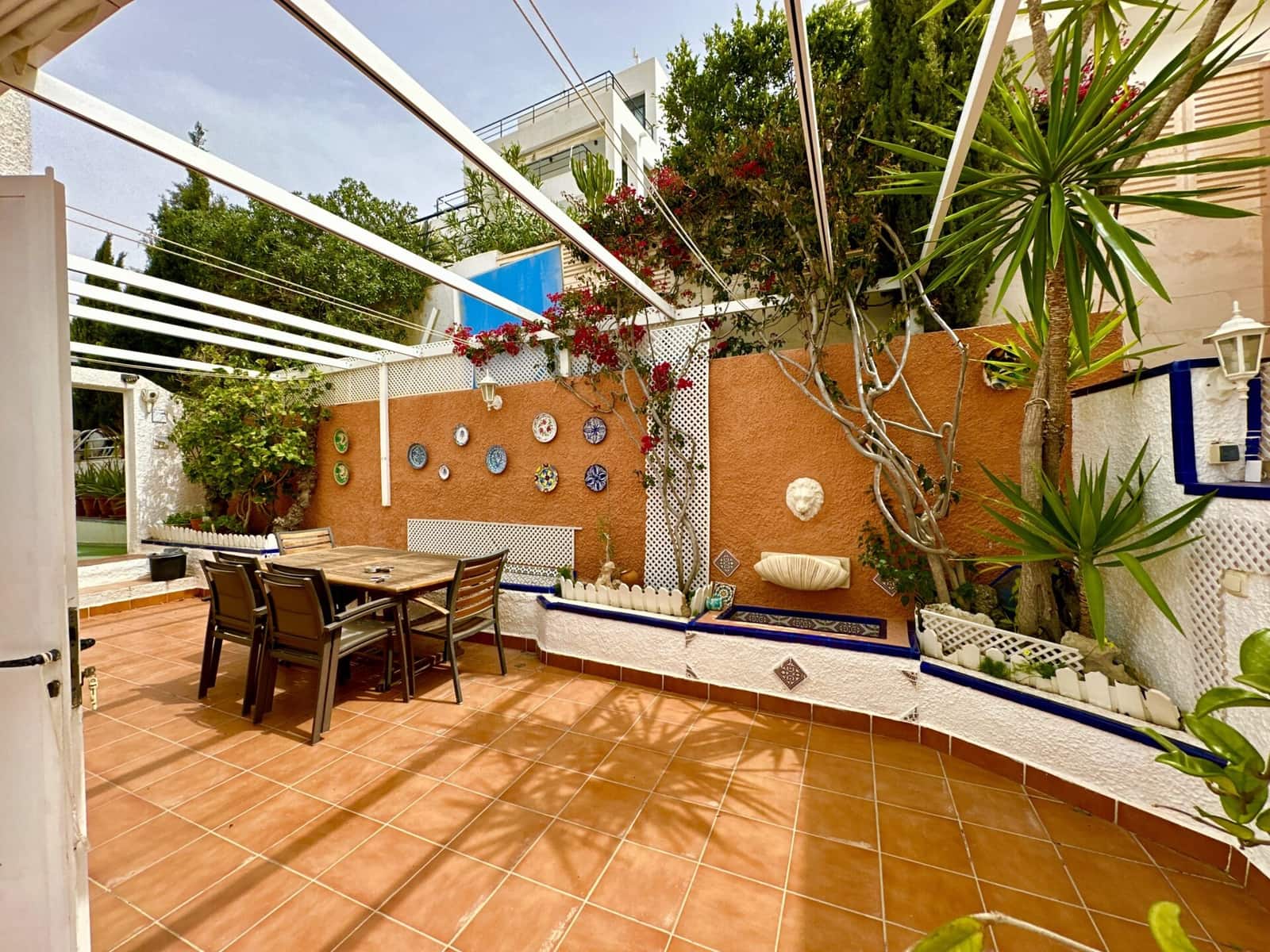 5 soverom Villa til salgs i San Jose med svømmebasseng garasje - € 990 000 (Ref: 8225786)