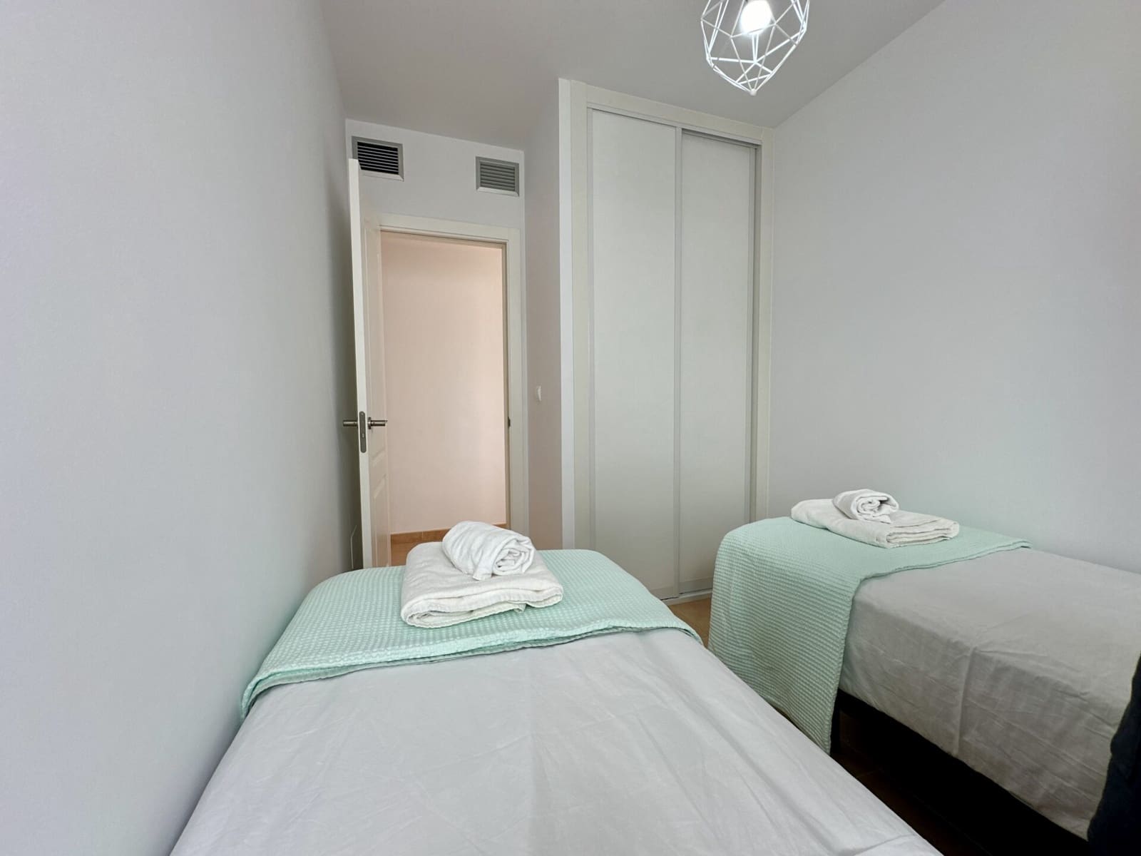 3 soveværelse Bungalow til leje i Mojacar med swimmingpool garage - € 1.395 (Ref: 8544485)