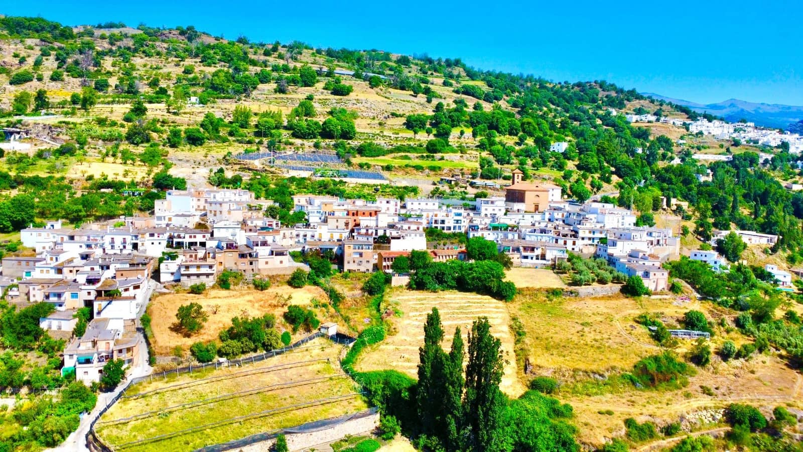 4 soveværelse Byhus til salg i Berchules med garage - € 33.000 (Ref: 9100489)