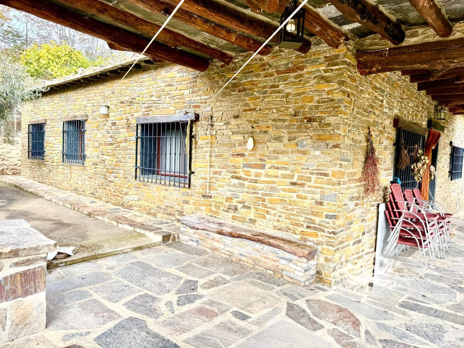 3 sovrum Villa till salu i Yegen med garage - 275 000 € (Ref: 9455906)