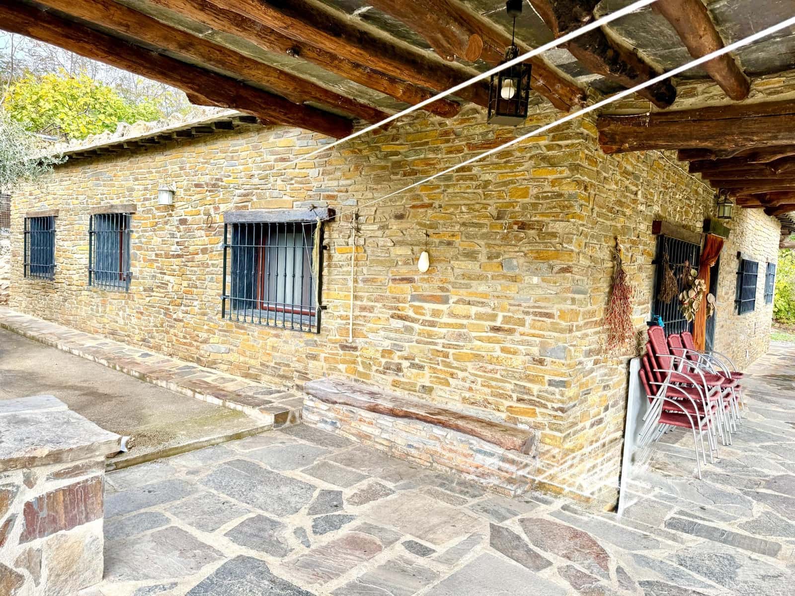 3 sovrum Villa till salu i Yegen med garage - 275 000 € (Ref: 9455906)