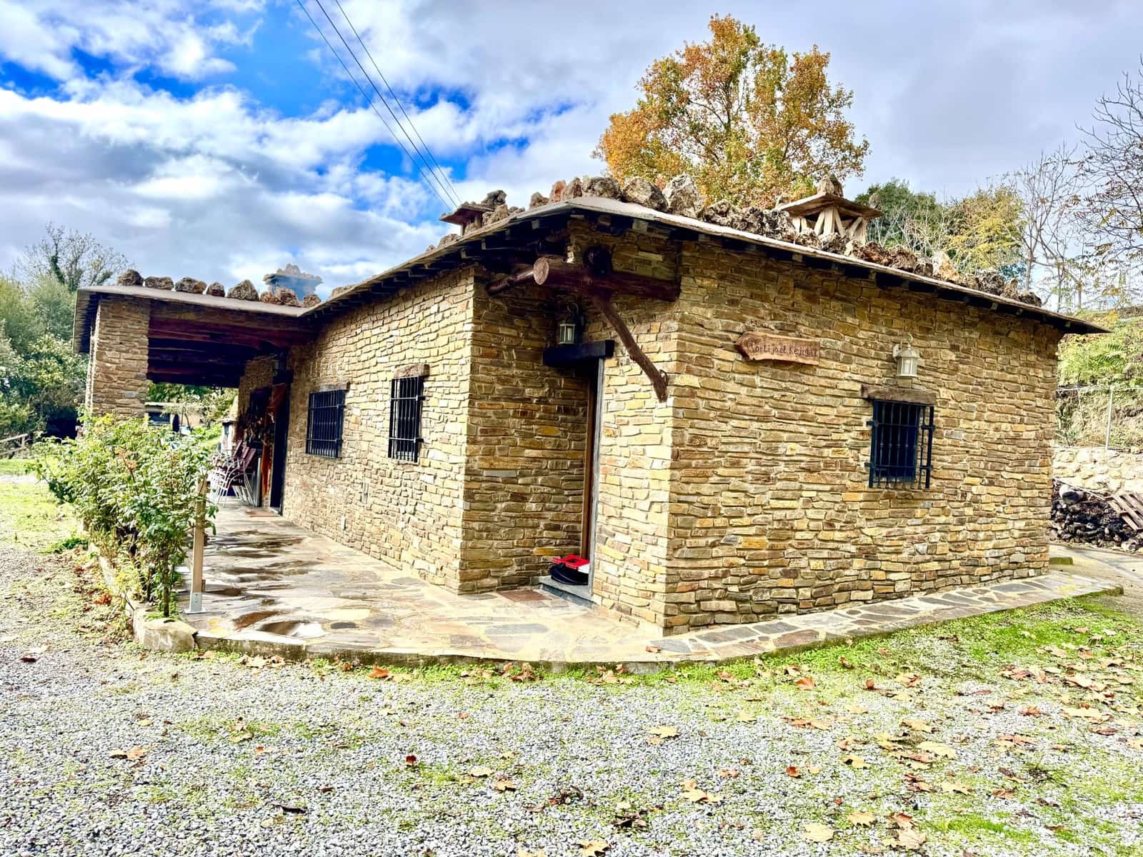 3 sovrum Villa till salu i Yegen med garage - 275 000 € (Ref: 9455906)