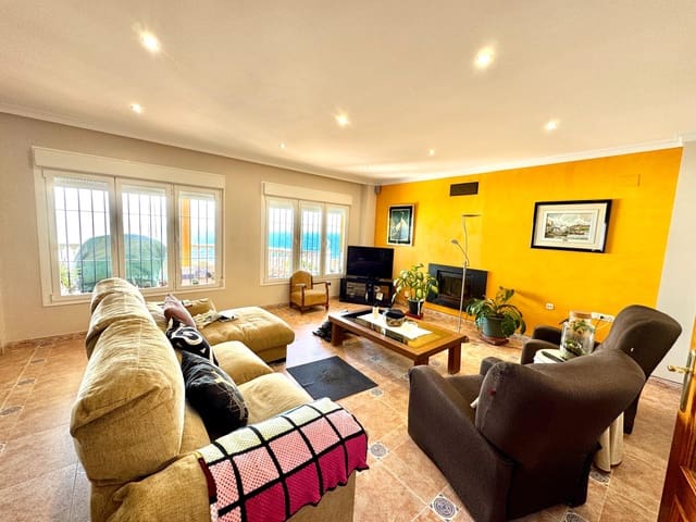 Chalet de 4 habitaciones en Adra en venta con piscina garaje - 535.000 € (Ref: 9603103)