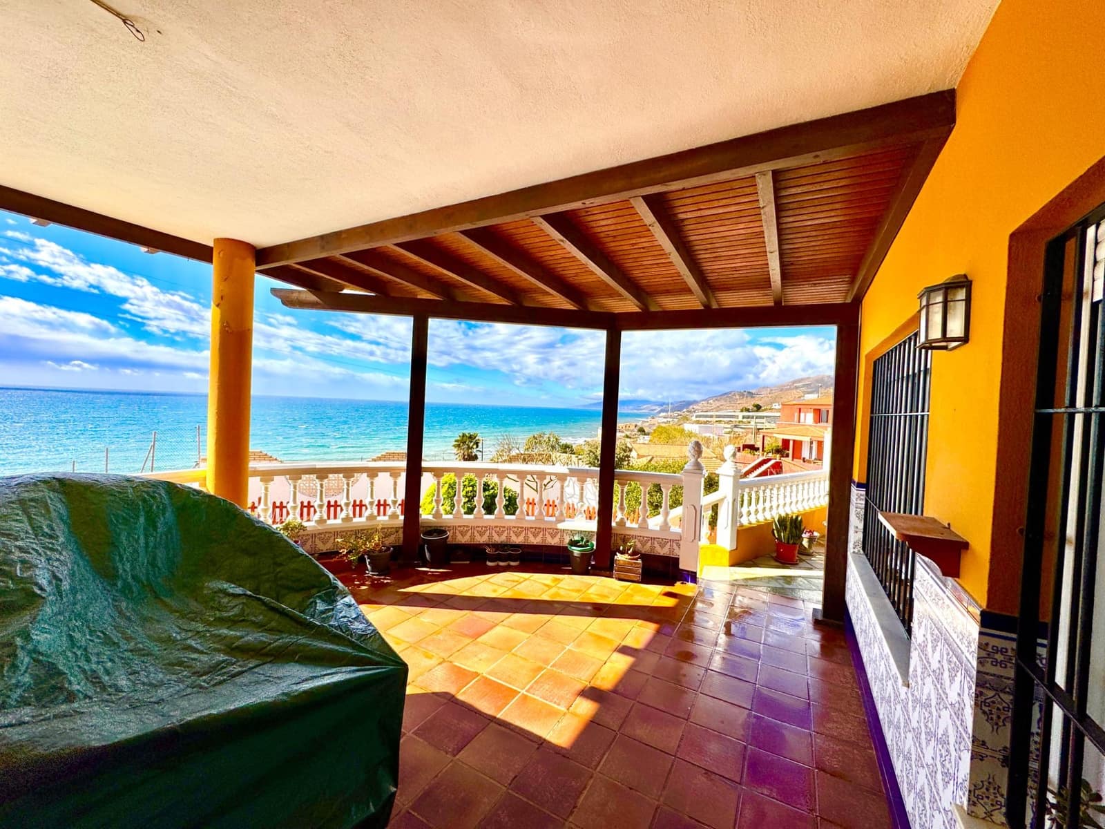 Chalet de 4 habitaciones en Adra en venta con piscina garaje - 535.000 € (Ref: 9603103)