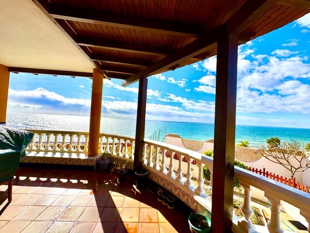 Chalet de 4 habitaciones en Adra en venta con piscina garaje - 535.000 € (Ref: 9603103)