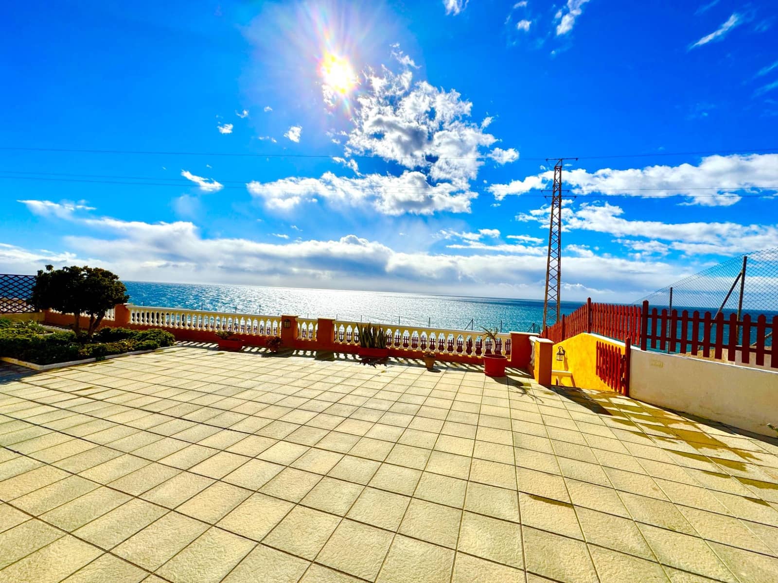 Chalet de 4 habitaciones en Adra en venta con piscina garaje - 535.000 € (Ref: 9603103)