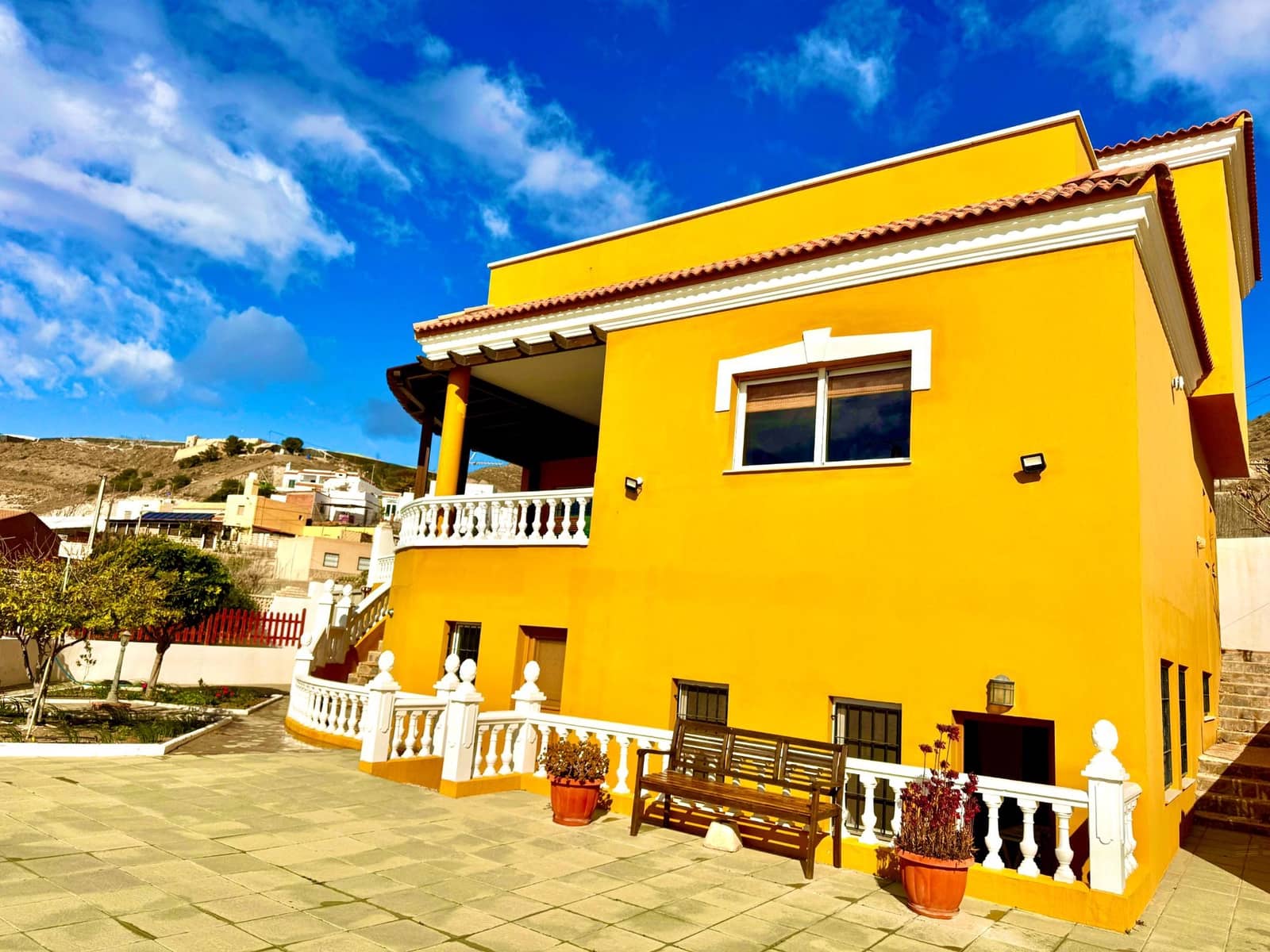 Chalet de 4 habitaciones en Adra en venta con piscina garaje - 535.000 € (Ref: 9603103)