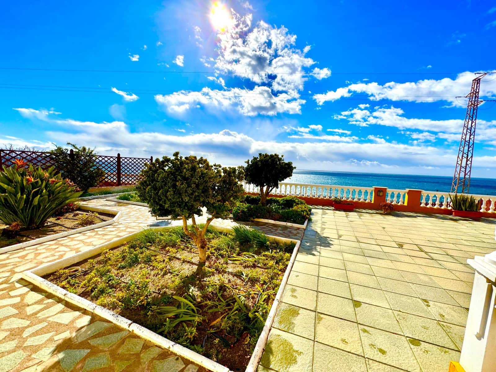 Chalet de 4 habitaciones en Adra en venta con piscina garaje - 535.000 € (Ref: 9603103)