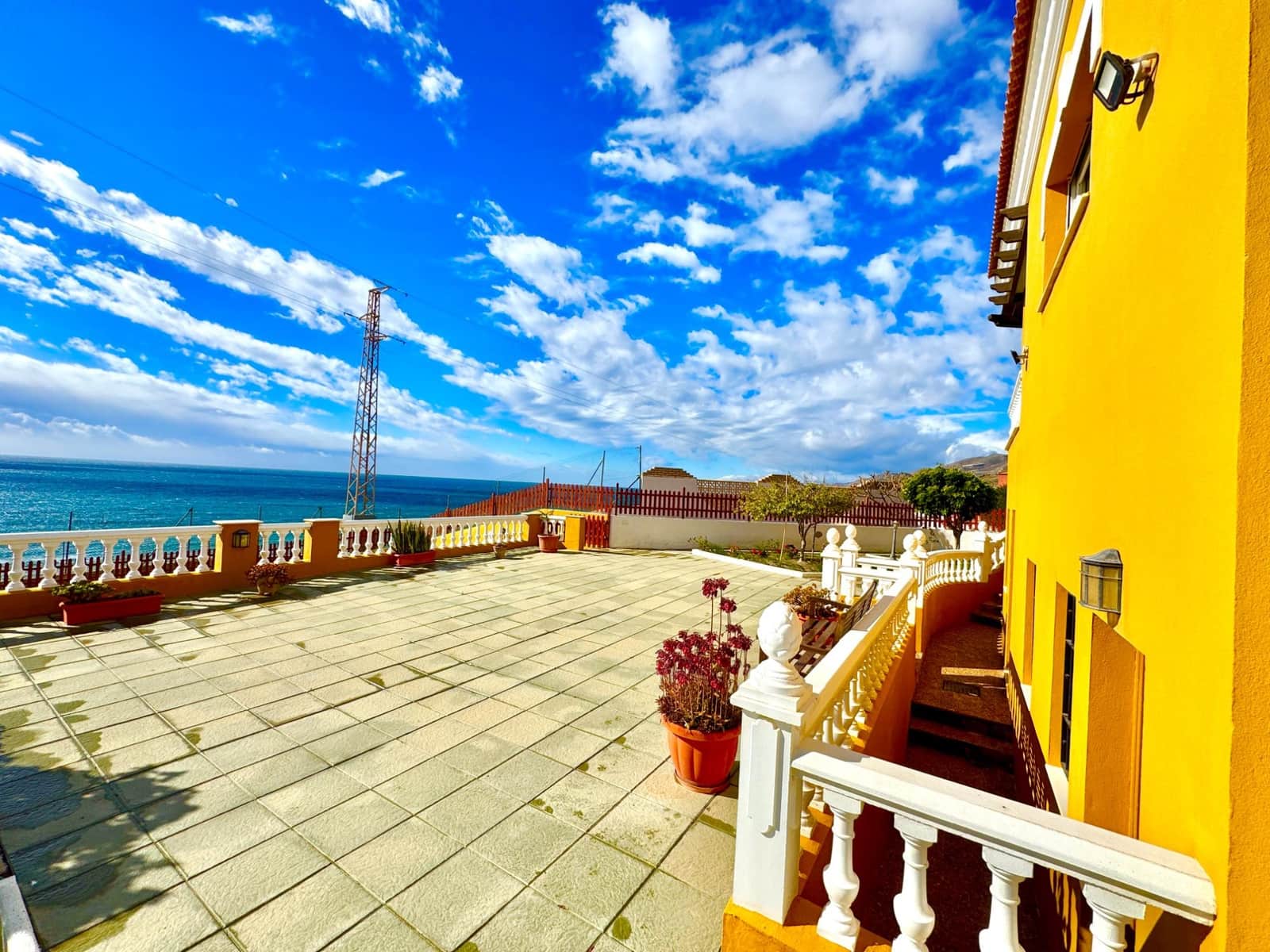 Chalet de 4 habitaciones en Adra en venta con piscina garaje - 535.000 € (Ref: 9603103)