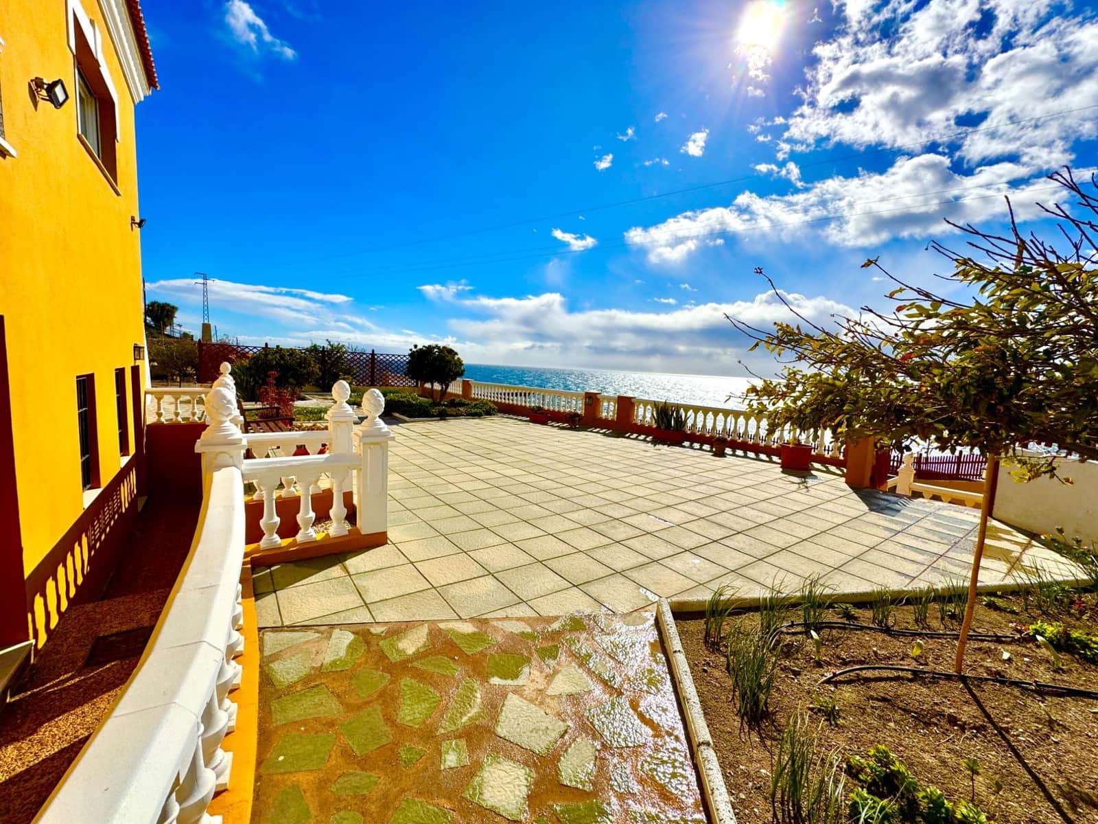 Chalet de 4 habitaciones en Adra en venta con piscina garaje - 535.000 € (Ref: 9603103)