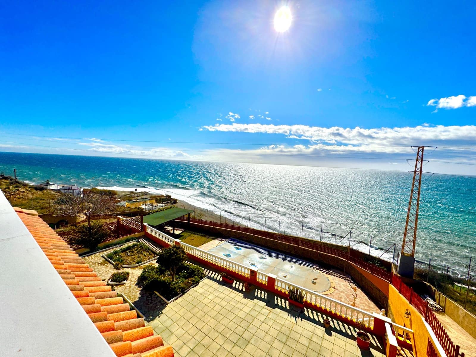 Chalet de 4 habitaciones en Adra en venta con piscina garaje - 535.000 € (Ref: 9603103)