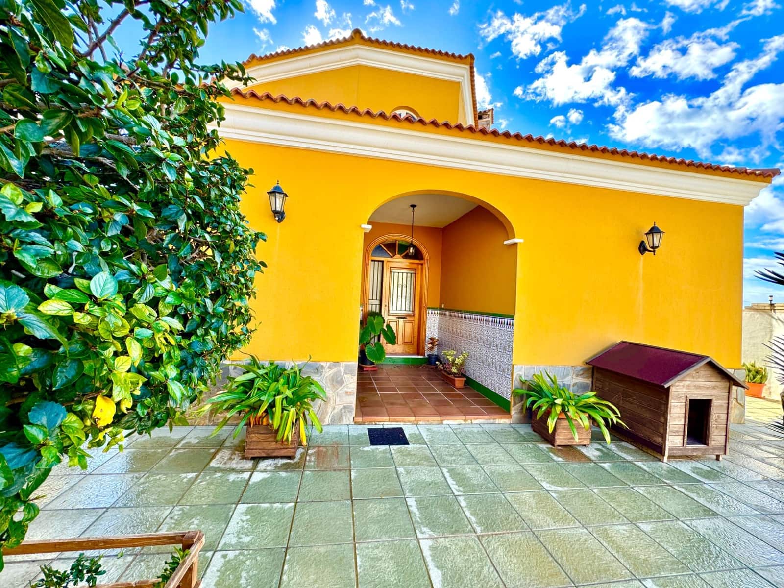 Chalet de 4 habitaciones en Adra en venta con piscina garaje - 535.000 € (Ref: 9603103)