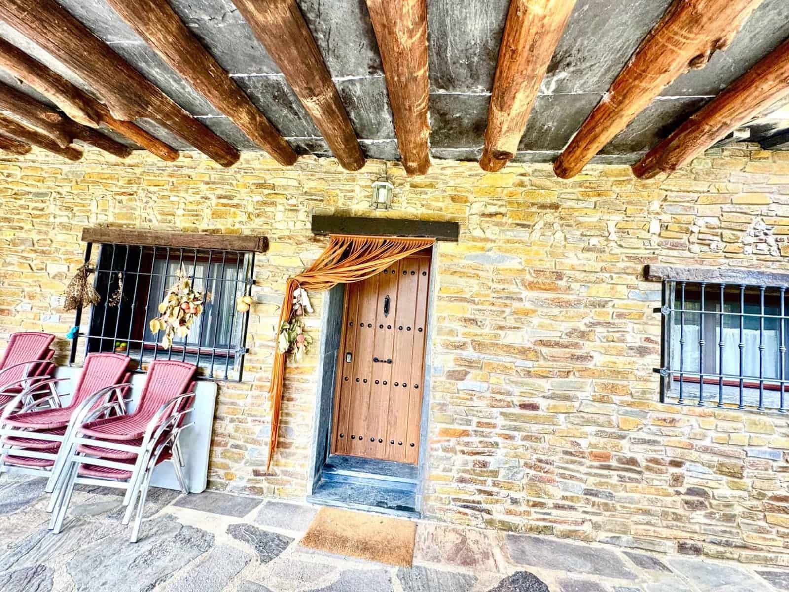 3 Zimmer Villa zu verkaufen in Yegen mit Garage - 275.000 € (Ref: 9603104)