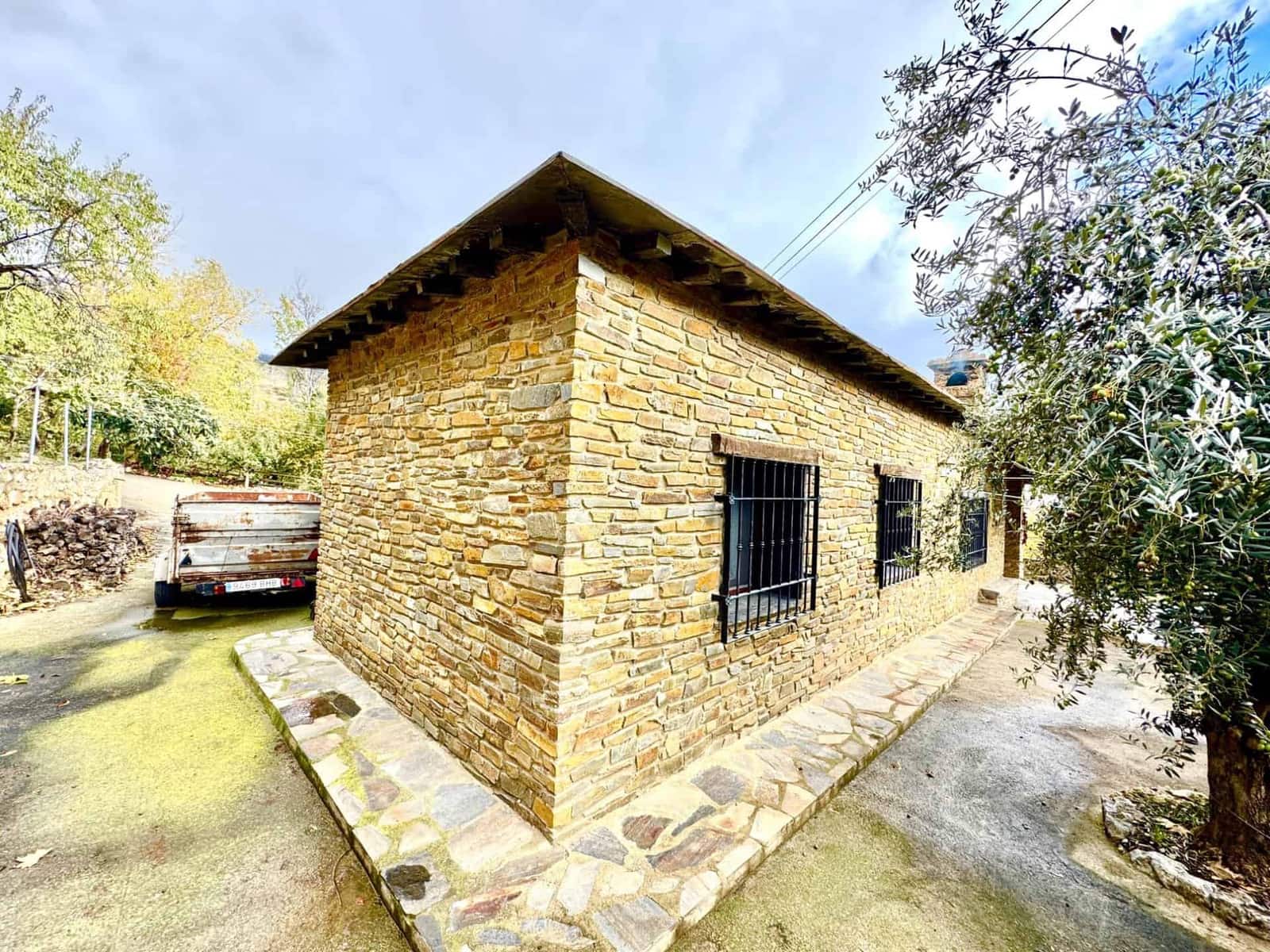 3 Zimmer Villa zu verkaufen in Yegen mit Garage - 275.000 € (Ref: 9603104)