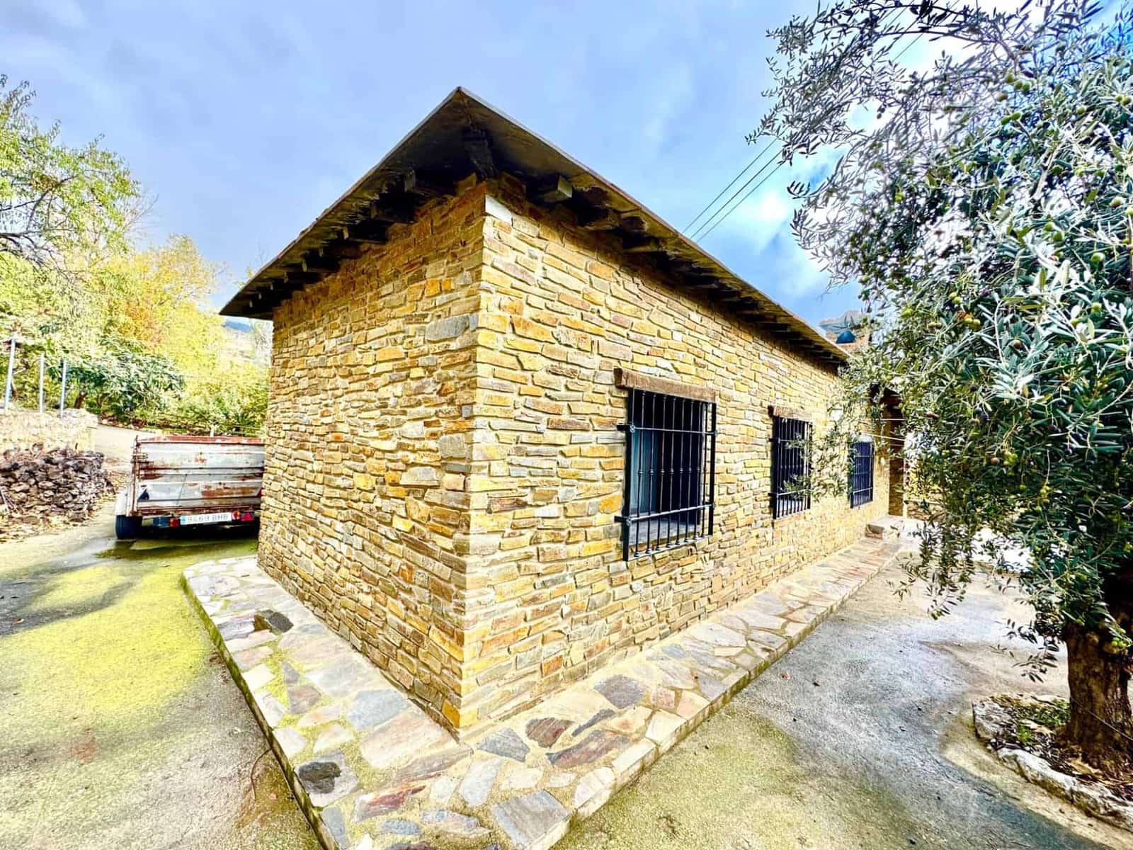 3 Zimmer Villa zu verkaufen in Yegen mit Garage - 275.000 € (Ref: 9603104)