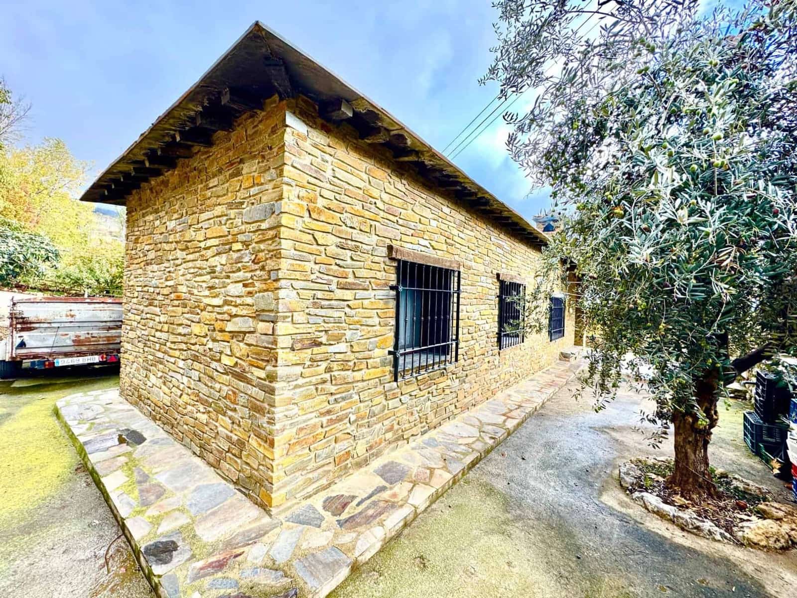 3 Zimmer Villa zu verkaufen in Yegen mit Garage - 275.000 € (Ref: 9603104)