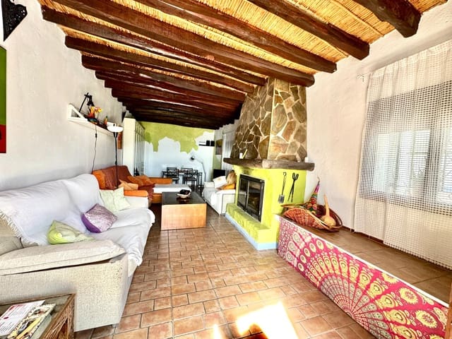 Chalet de 4 habitaciones en Válor en venta con garaje - 155.000 € (Ref: 9603108)