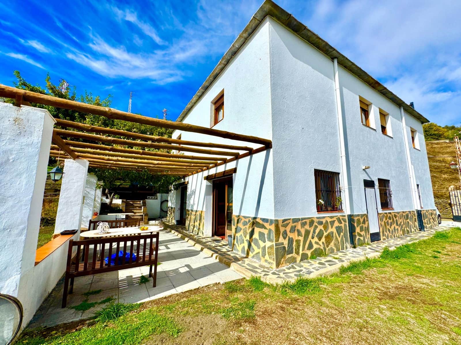 Chalet de 6 habitaciones en Bérchules en venta con piscina - 280.000 € (Ref: 9603110)