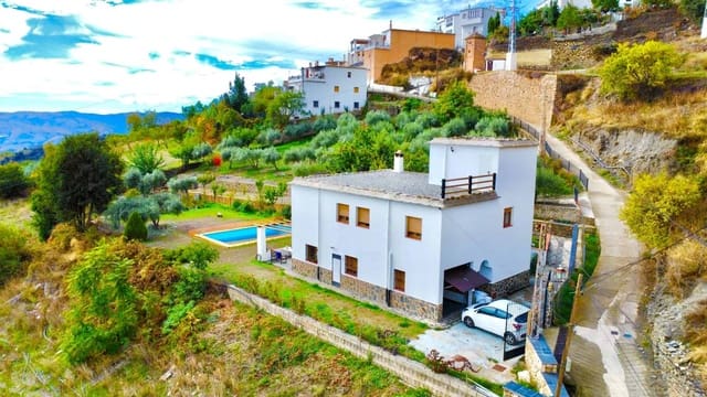 6 bedroom Villa for sale in Bérchules with pool - € 280,000 (Ref: 9603110)