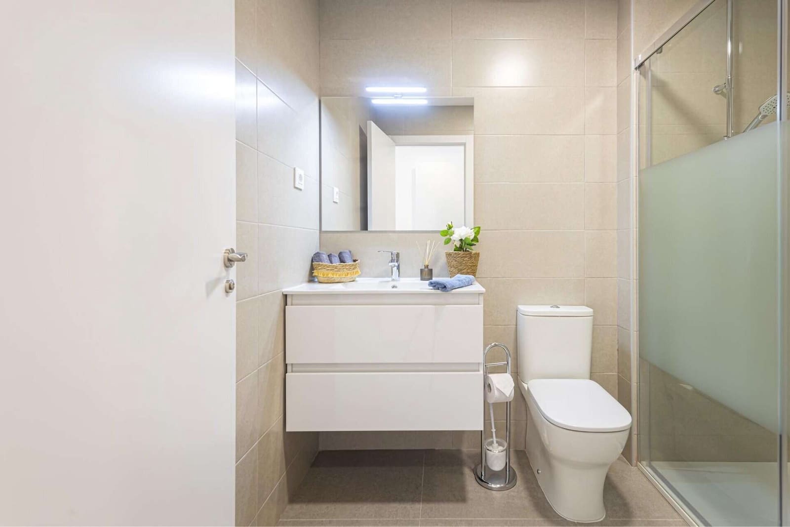 2 bedroom Apartment for sale in La Manga del Mar Menor with pool garage - € 196,028 (Ref: 9603113)