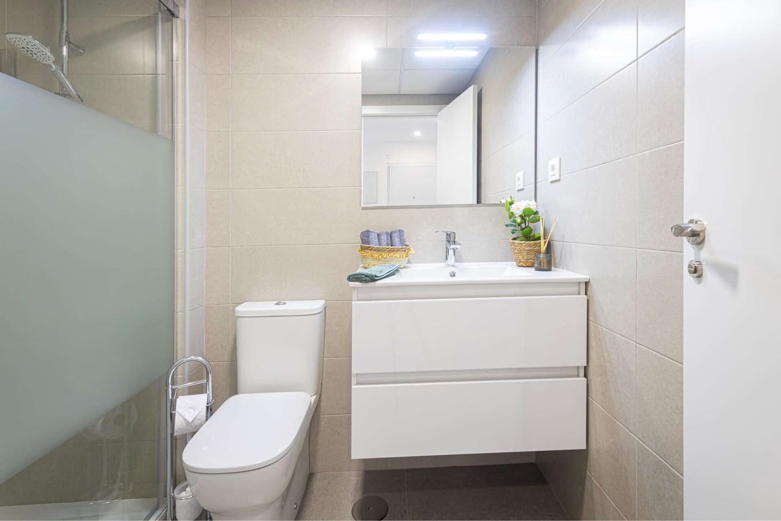 2 bedroom Apartment for sale in La Manga del Mar Menor with pool garage - € 196,028 (Ref: 9603113)