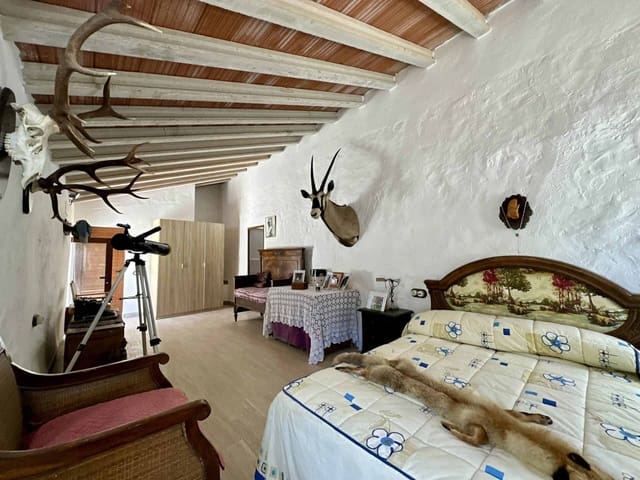 6 bedroom Villa for sale in Albox with garage - € 269,000 (Ref: 9603123)