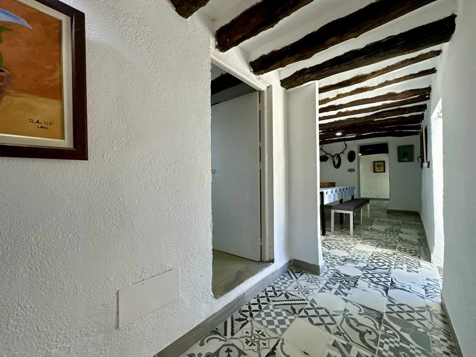 6 bedroom Villa for sale in Albox with garage - € 269,000 (Ref: 9603123)