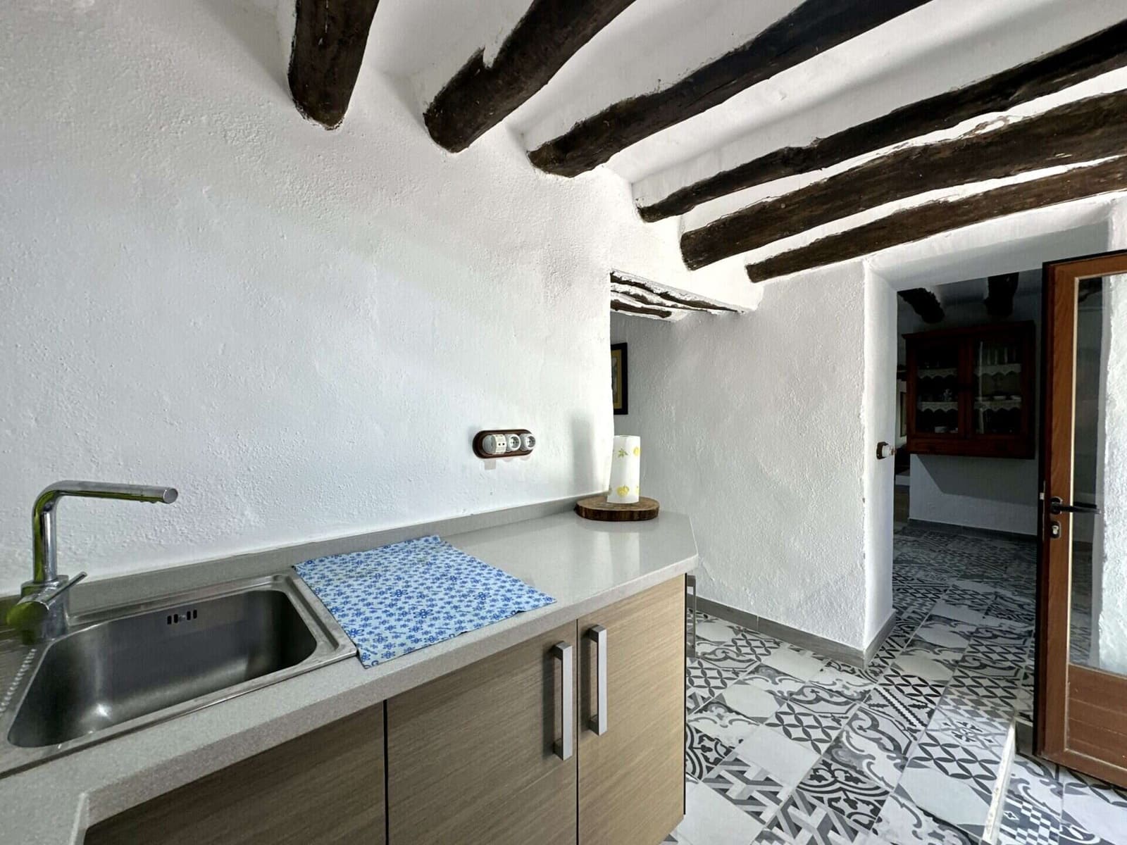 6 bedroom Villa for sale in Albox with garage - € 269,000 (Ref: 9603123)