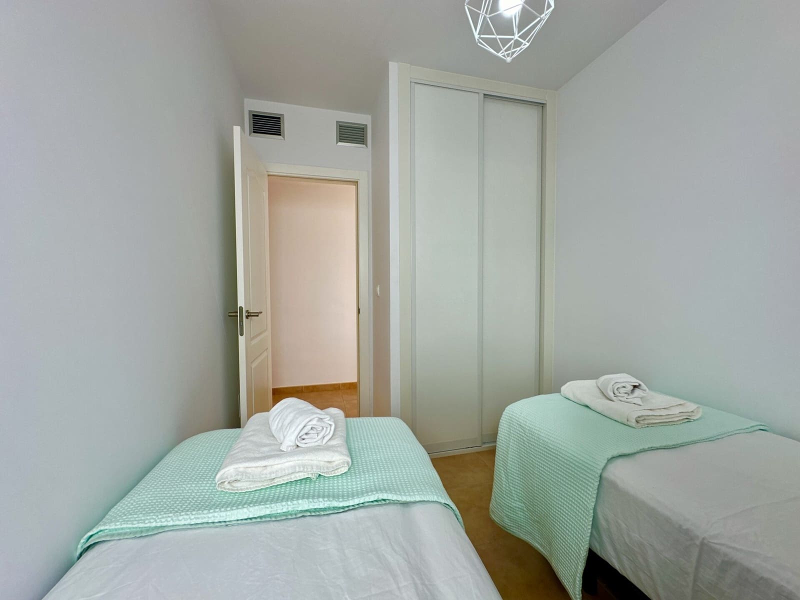 Bungalow de 3 habitaciones en Mojácar en alquiler con piscina garaje - 1.395 € (Ref: 9603131)