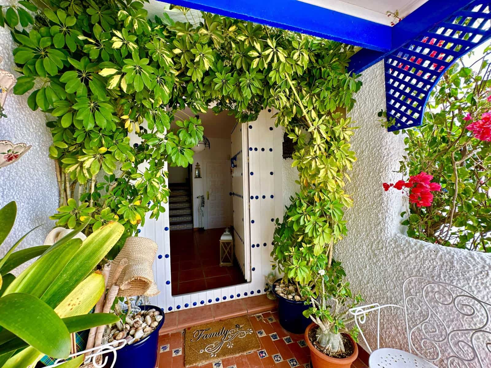 5 bedroom Villa for sale in San Jose with pool garage - € 990,000 (Ref: 9603135)