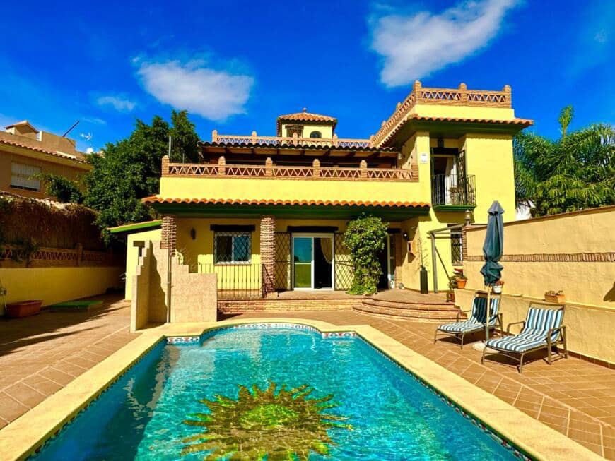 6 bedroom Villa for sale in Villaricos with pool garage - € 275,000 (Ref: 9603145)