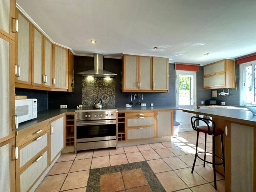 6 bedroom Villa for sale in Villaricos with pool garage - € 275,000 (Ref: 9603145)