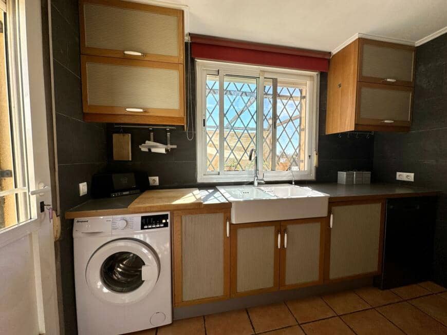 6 bedroom Villa for sale in Villaricos with pool garage - € 275,000 (Ref: 9603145)