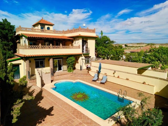6 bedroom Villa for sale in Villaricos, Cuevas del Almanzora with pool garage - € 275,000 (Ref: 9603145)
