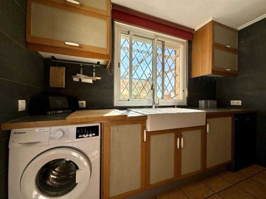 6 bedroom Villa for sale in Villaricos with pool garage - € 275,000 (Ref: 9603145)