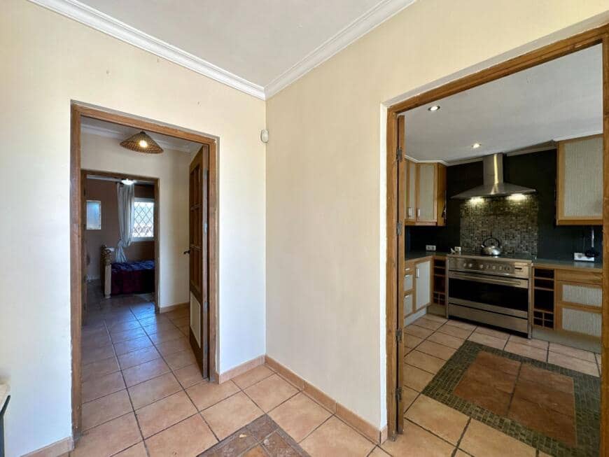 6 bedroom Villa for sale in Villaricos with pool garage - € 275,000 (Ref: 9603145)