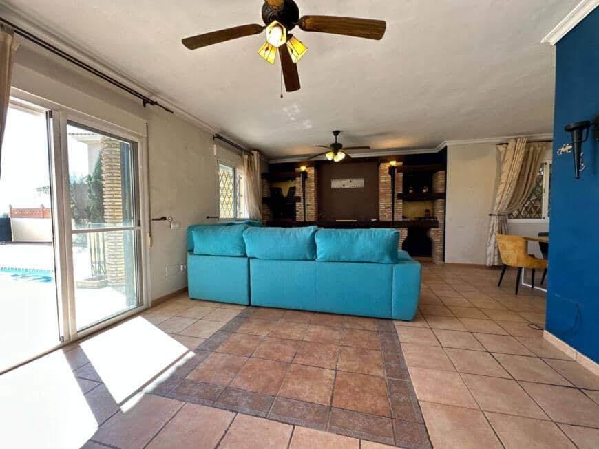 6 bedroom Villa for sale in Villaricos with pool garage - € 275,000 (Ref: 9603145)