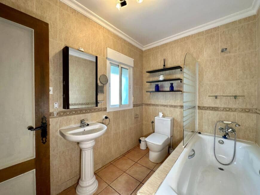 6 bedroom Villa for sale in Villaricos with pool garage - € 275,000 (Ref: 9603145)