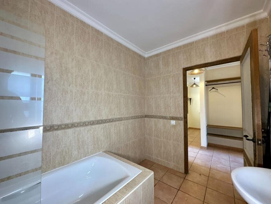 6 bedroom Villa for sale in Villaricos with pool garage - € 275,000 (Ref: 9603145)