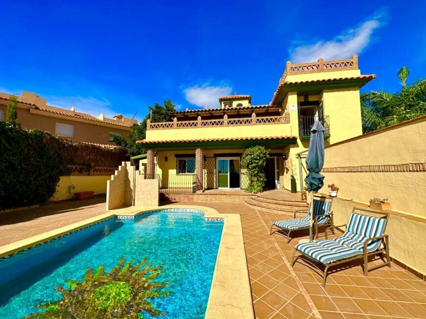 6 bedroom Villa for sale in Villaricos with pool garage - € 275,000 (Ref: 9603145)