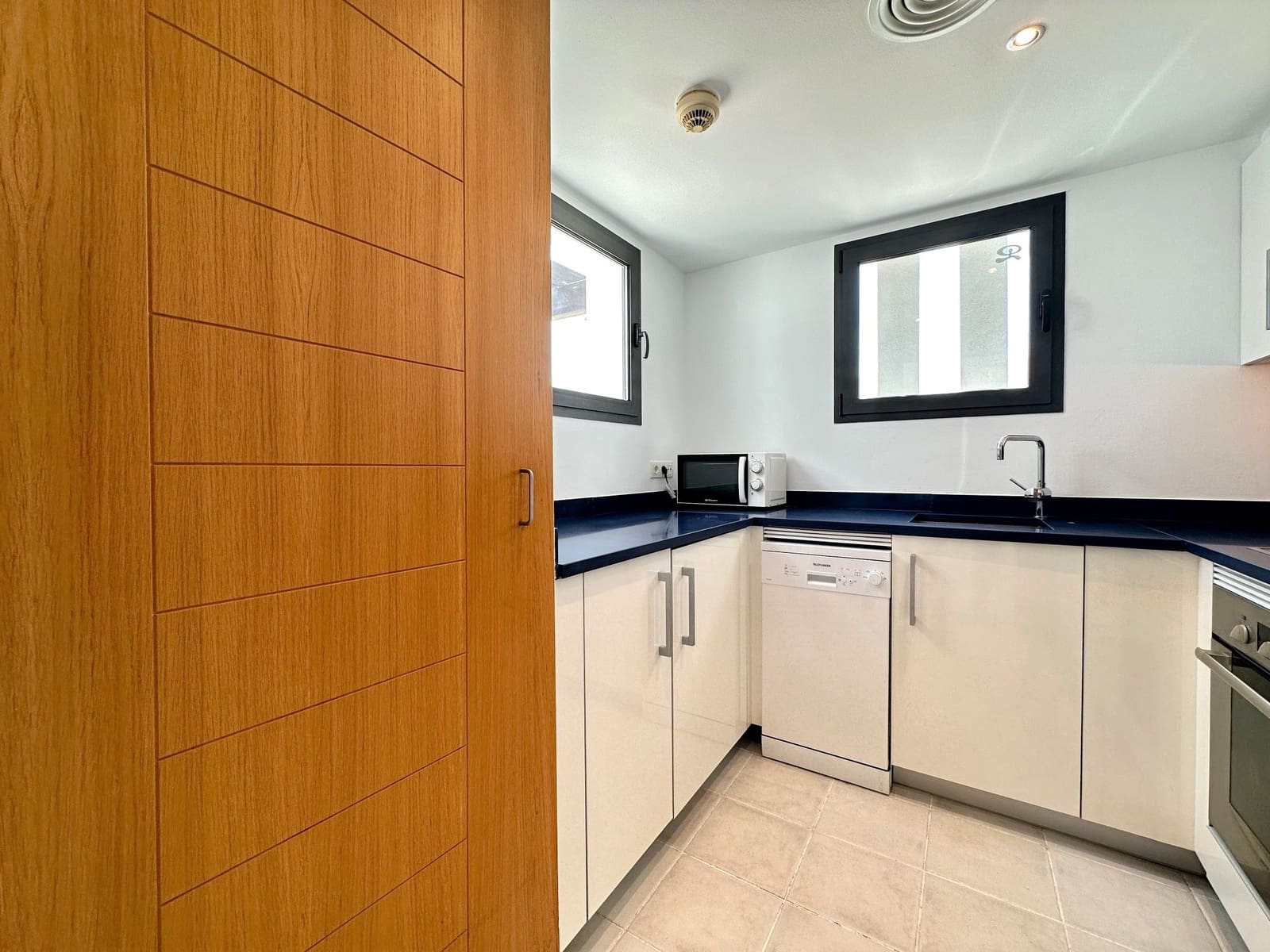 2 bedroom Penthouse for rent in Mojacar with pool garage - € 1,295 (Ref: 9603147)