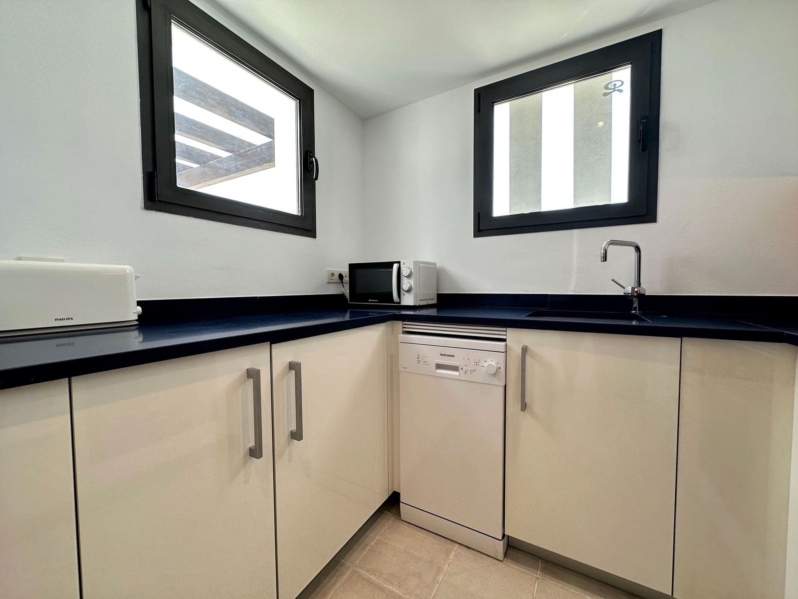 2 bedroom Penthouse for rent in Mojacar with pool garage - € 1,295 (Ref: 9603147)